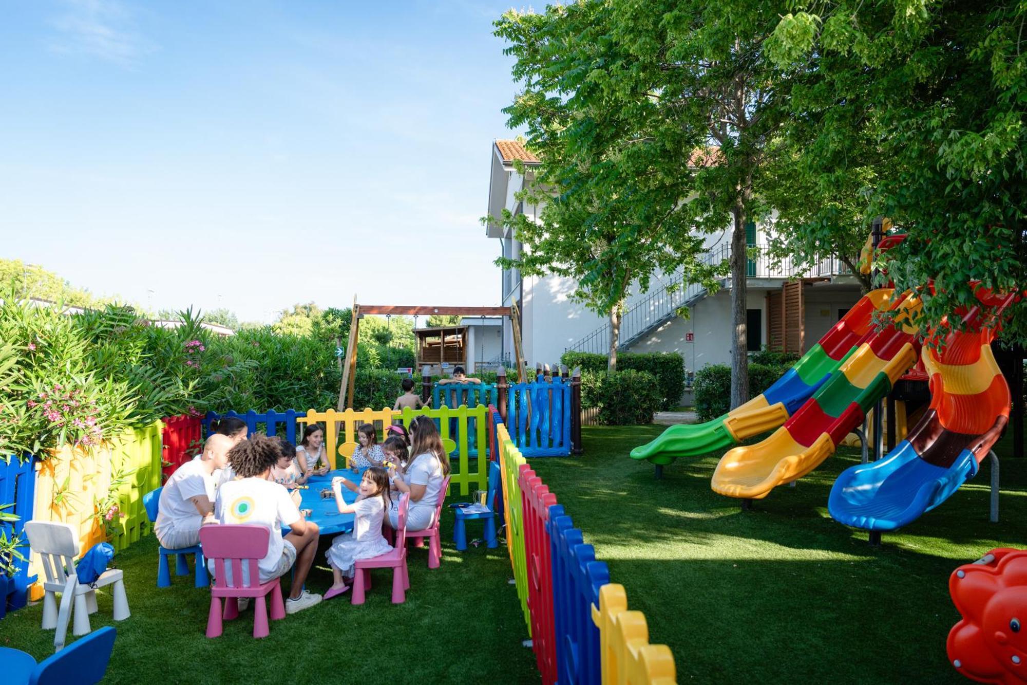 Hotel Club Del Sole Stork Family Collection Giulianova Esterno foto