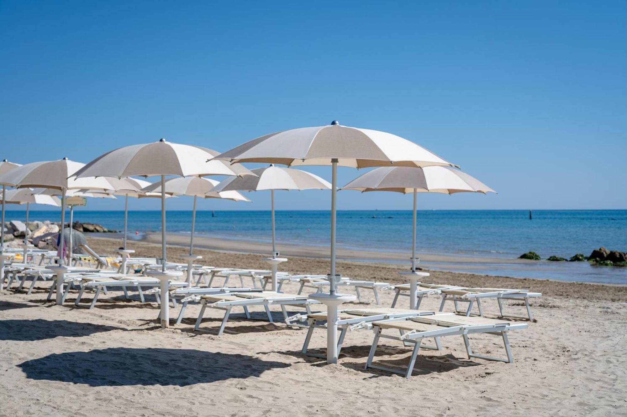 Hotel Club Del Sole Stork Family Collection Giulianova Esterno foto
