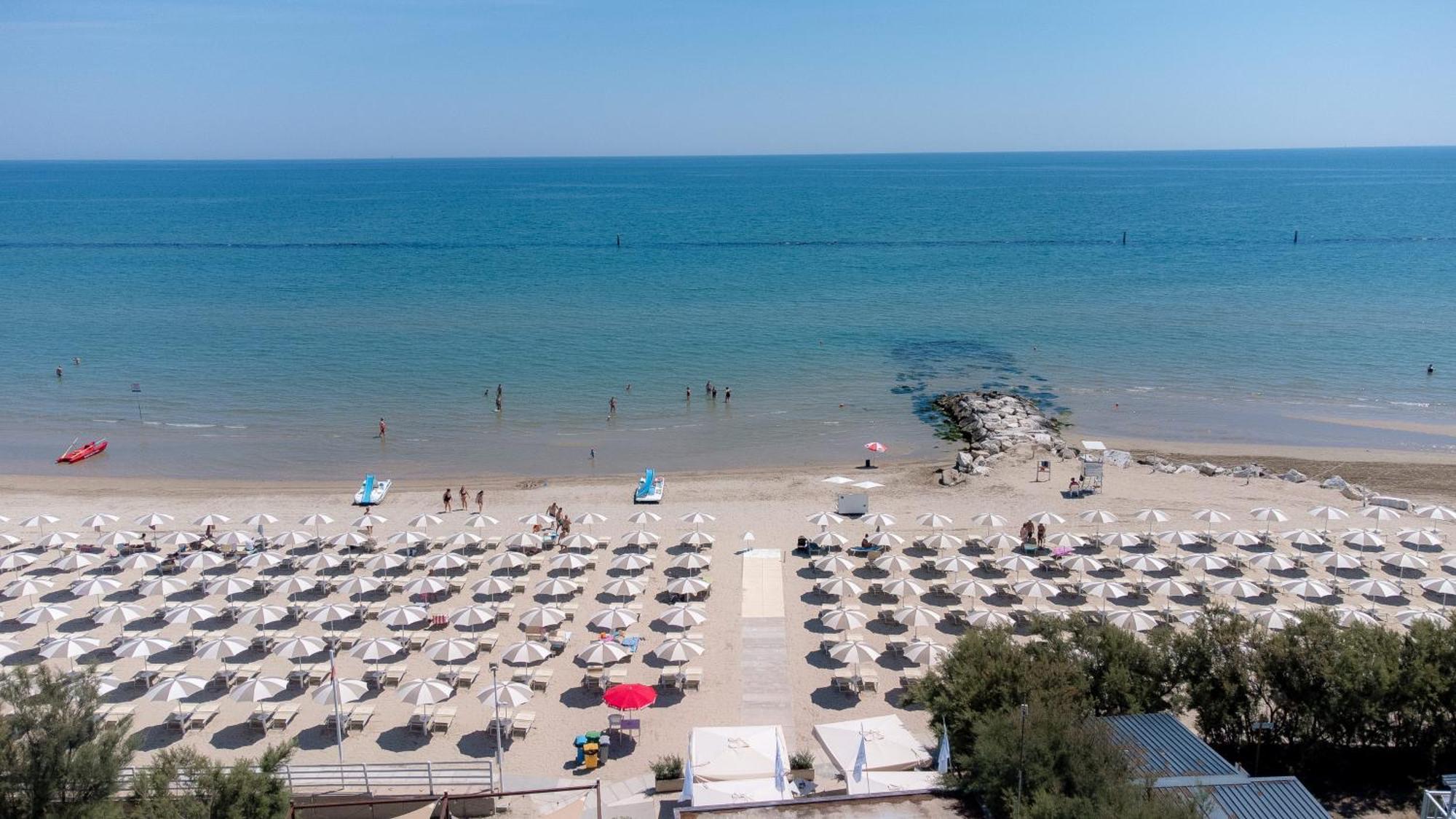 Hotel Club Del Sole Stork Family Collection Giulianova Esterno foto